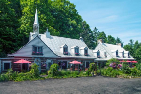 Отель Le Petit Clocher Gite Touristique B & B  Сен-Совьё-Дес-Монтс